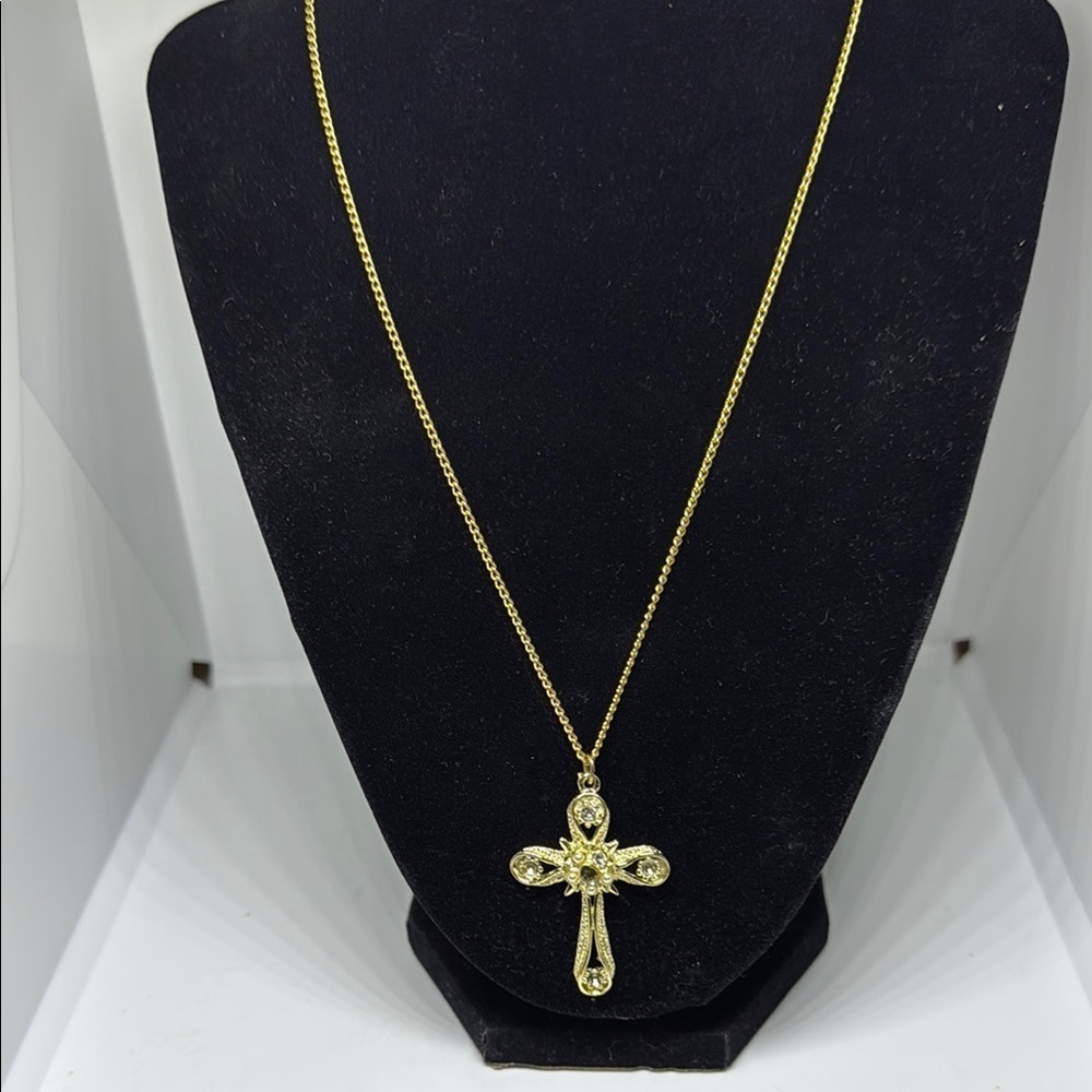 Elegant Gold Cross Pendant Necklace
